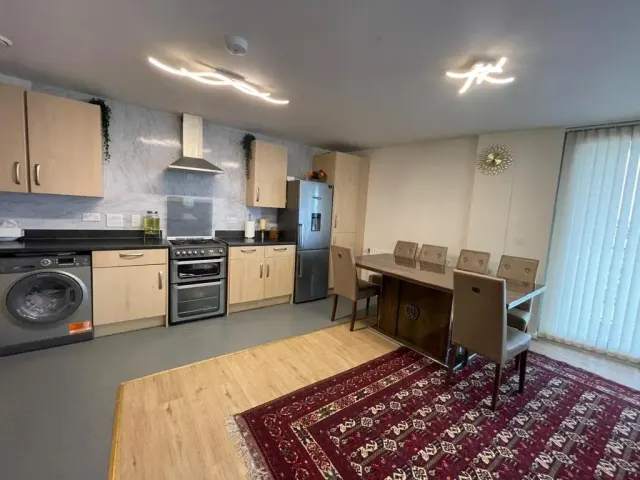 2-bed flat in Hendon