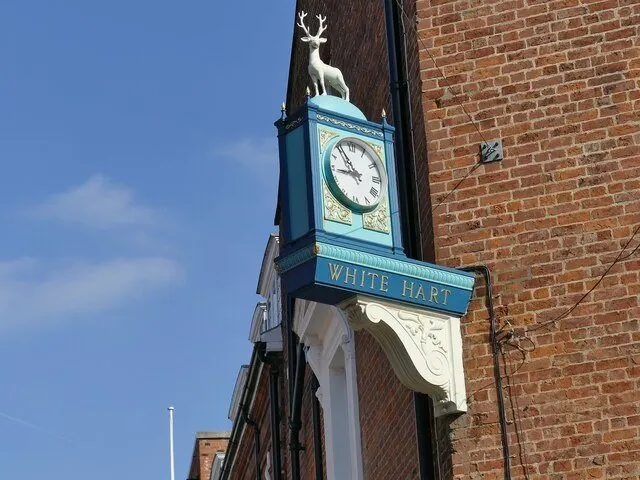 The White Hart, Bailgate, Lincoln - clock